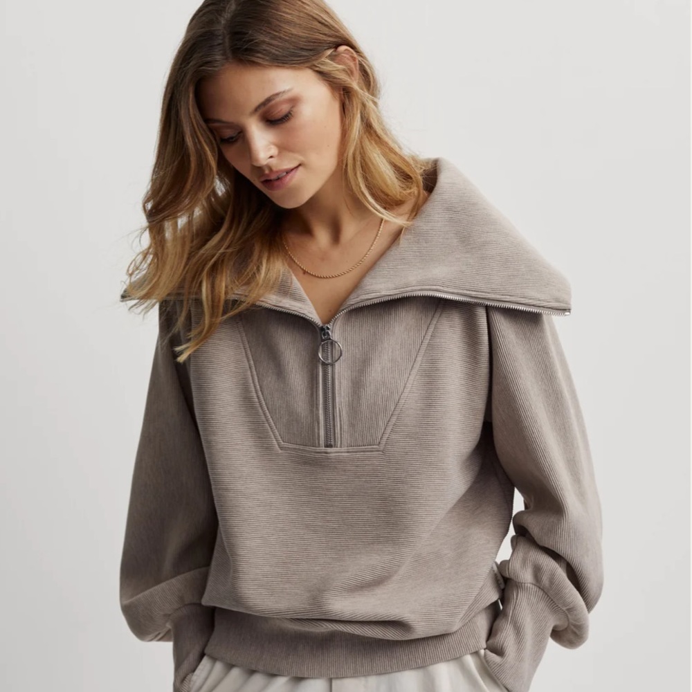 Varley. Vine Half zip in Taupe Marl